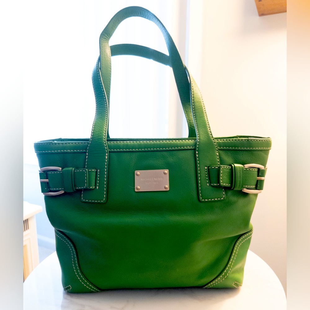 Michael Kors Handbag, gently used. 11x9x5 8.5” handles.